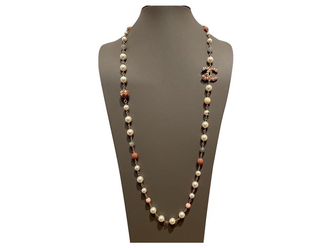 Chanel Lange Halsketten Pink Grau Aus weiß Perle  ref.196605