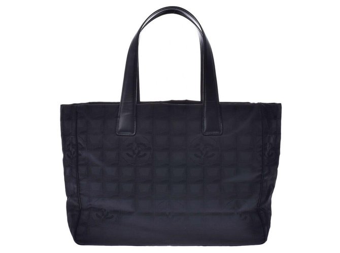 Chanel handbag Black Synthetic  ref.196696