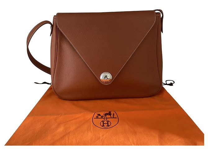 Sac à main Hermès Christine en cuir marron clair