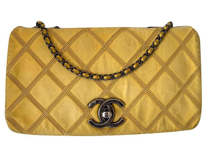 Timeless Chanel Yellow Leather  ref.197138