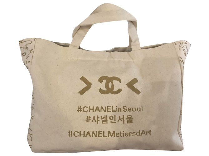 Chanel Tote bag Cream