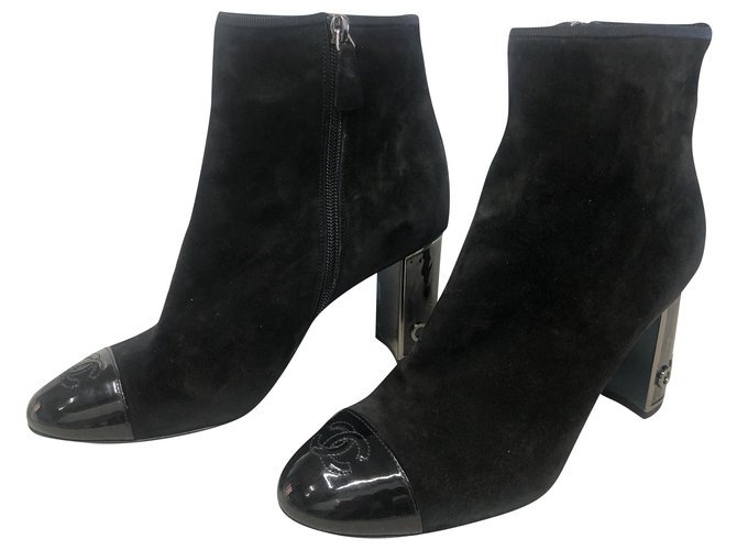 Chanel Boots Black Suede  ref.197179
