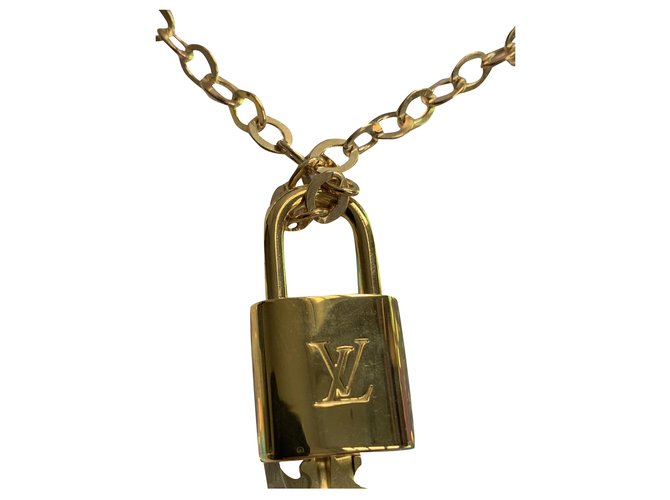 Louis Vuitton Encantos de saco Dourado Metal  ref.197242