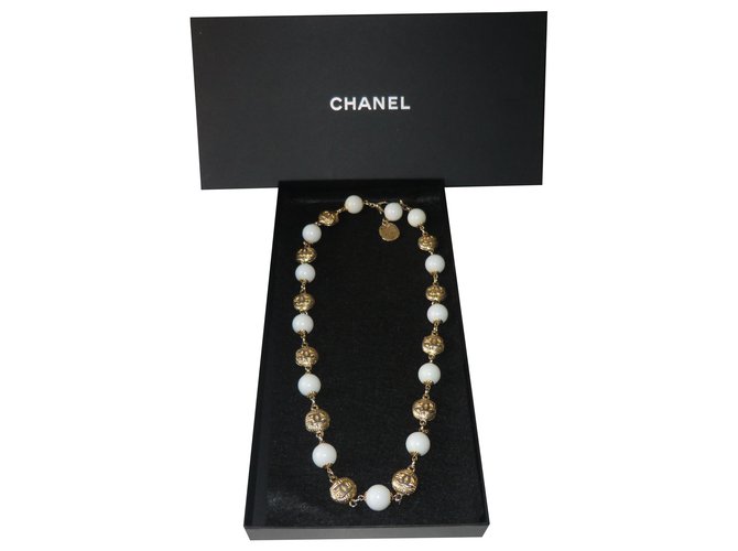 Wunderschöne Chanel Halskette Golden Metall  ref.197265