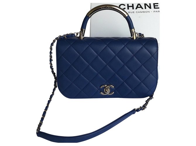 Chanel Bolso mediano con solapa y asa superior con tarjeta, Caja, Bolsa de polvo Azul Azul oscuro Cuero  ref.197281