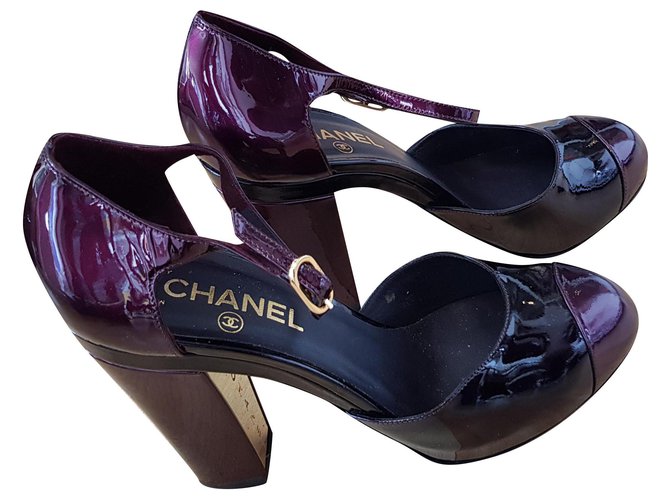Chanel Des sandales Cuir vernis Noir Violet  ref.197322