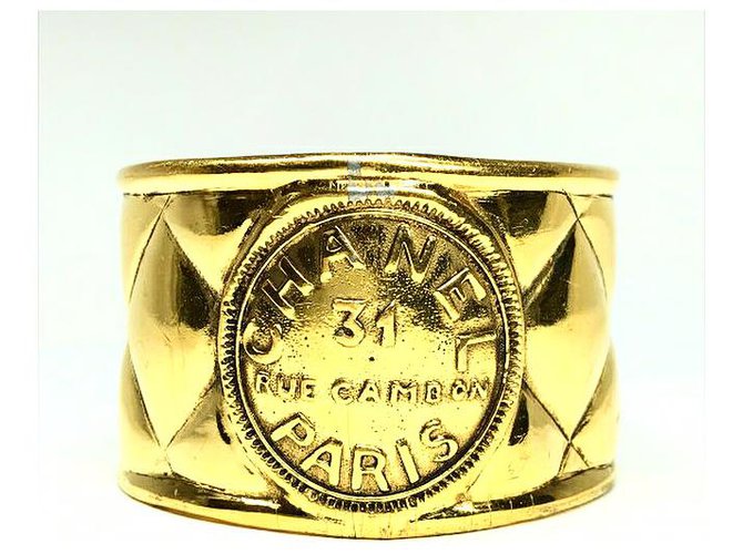 Chanel Raro vintage banhado a ouro Rue Cambon manguito pulseira Dourado  ref.197378