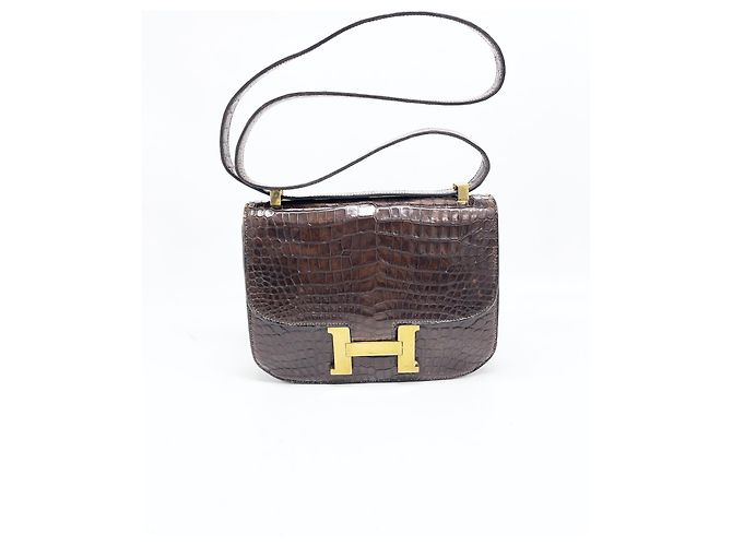 Hermès Bolsa Hermes Constance 23 cm em couro de crocodilo marrom