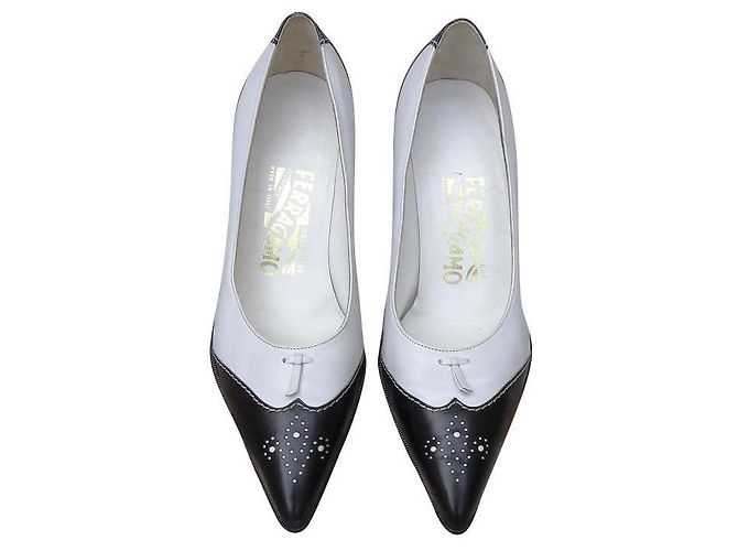 Salvatore Ferragamo Leder Pumps Schwarz Weiß