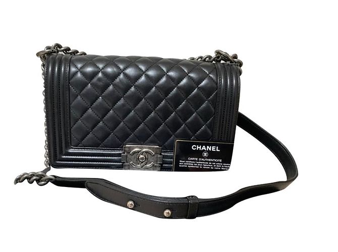 Chanel Boy Schwarz
