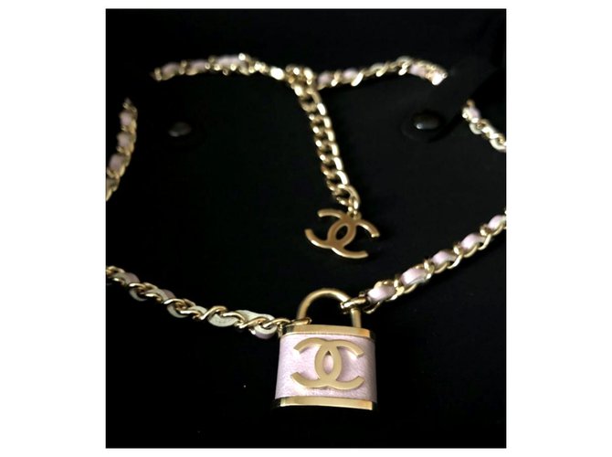 Colar Chanel cadeado Roxo  ref.198053