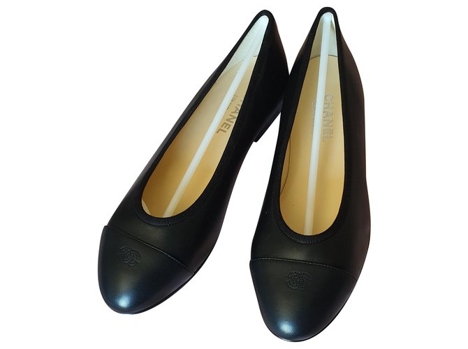 Chanel Zapatillas de ballet Negro Cuero  ref.198105