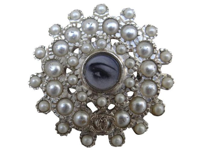 Chanel Pins & brooches Silvery Metal  ref.198254