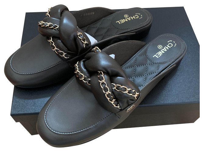 Cambon Chanel Sandals Khaki Leather  ref.198530