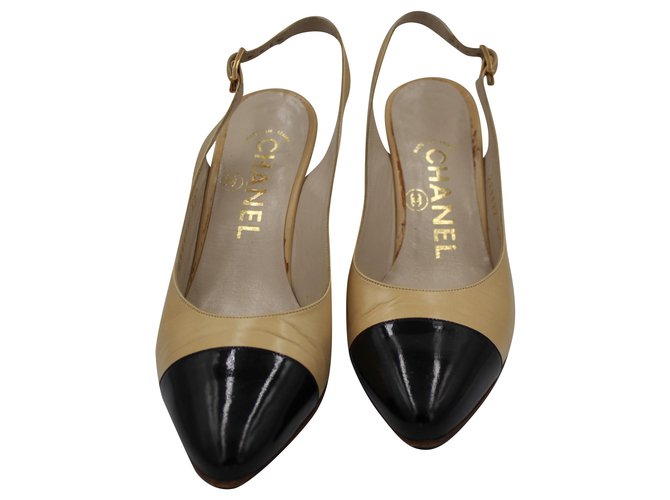 Chanel heels in black and beige leather. Cuir Cuir vernis Noir  ref.198742