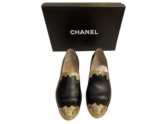 Chanel Dallas sapatos de couro sapatos Sz 37 Preto Dourado  ref.198861