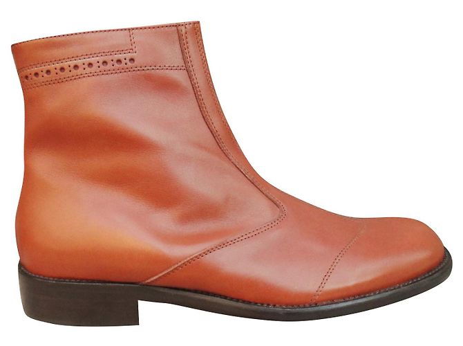 Charles Jourdan p boots 41 new condition Light brown