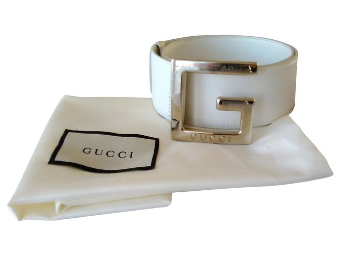Cinto largo Gucci de couro branco com fivela prateada 65 cm Prata