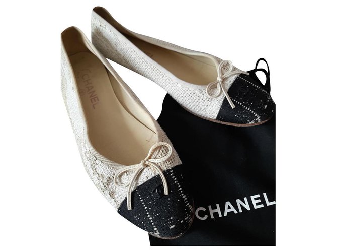 Chanel Zapatillas de ballet Negro Beige Cuero Tweed  ref.200585