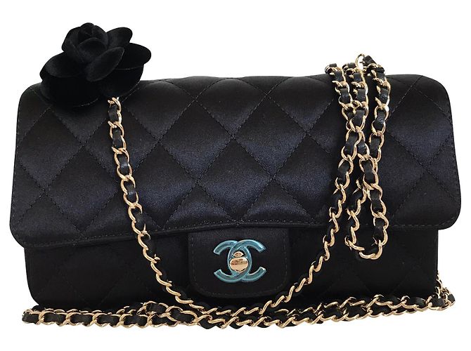 Trendy CC Chanel Borsa a tracolla piccola Nero
