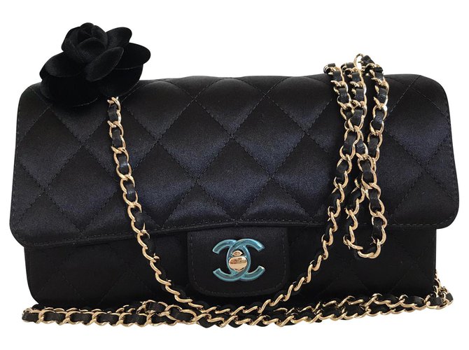 Trendy CC Small chanel handbag Black Silk Satin ref.200769 - Joli