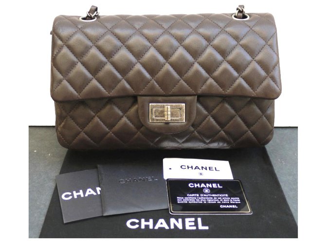 Bolsa Chanel em pele de cordeiro marrom com fecho mademoiselle Couro  ref.201050
