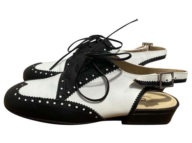 Chanel Lace ups Black White Leather  ref.201068
