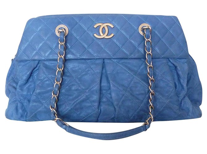 CHANEL IRIDESCENT calf leather QUILT CHIC BOWLING BAG Blue  ref.201413