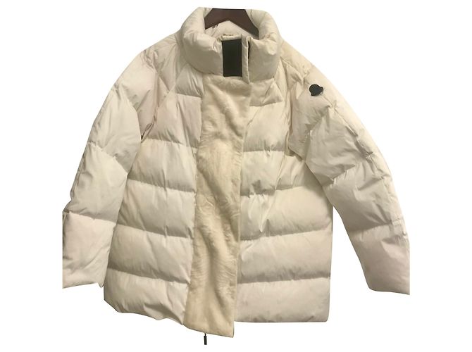 Jaqueta Moncler Amy cor Eggshell Fora de branco