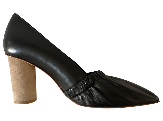 Loewe Elasticated black leather pump