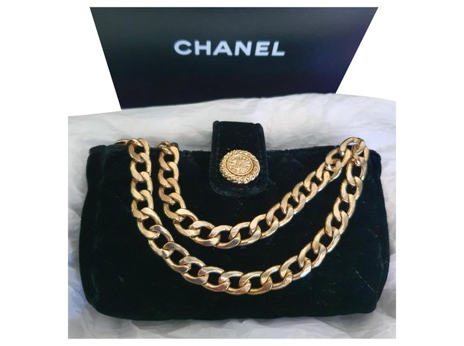Embrague Chanel / mini bolso Negro Dorado Terciopelo  ref.202358