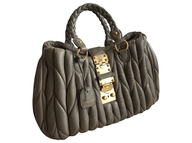Beautiful and authentic large Miu Miu bag in excellent condition Grey Lambskin  ref.202623