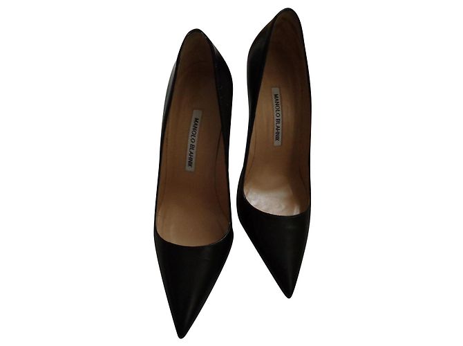 Sapatos Manolo Blahnik BB 105 de couro preto com bico fino Tamanho 39