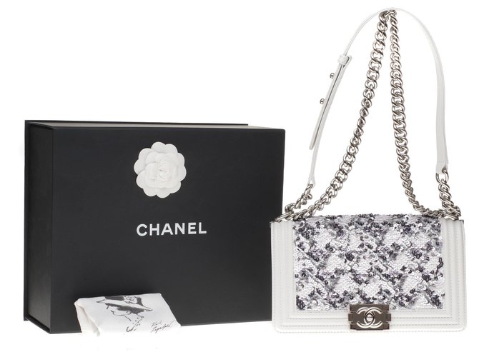 Limited series - Superb Chanel Boy old medium in white leather and white and gray glitter Grey  ref.202942