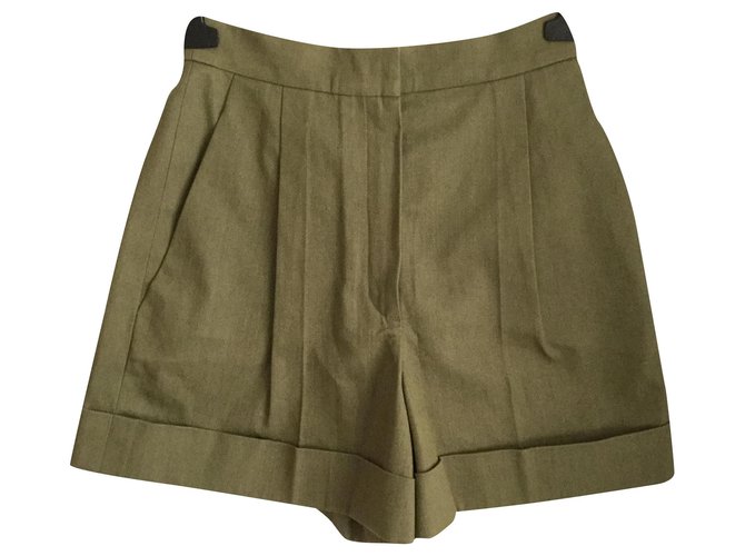 Chanel Pantalones cortos Caqui Algodón  ref.202943
