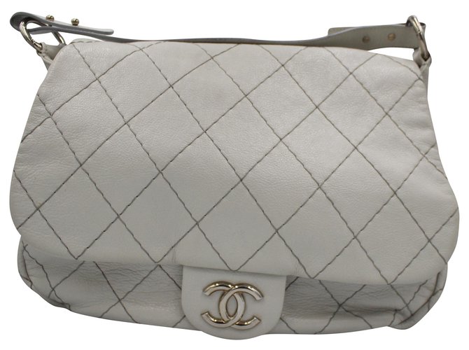 Chanel Shoulderbag grey Leather  ref.202948