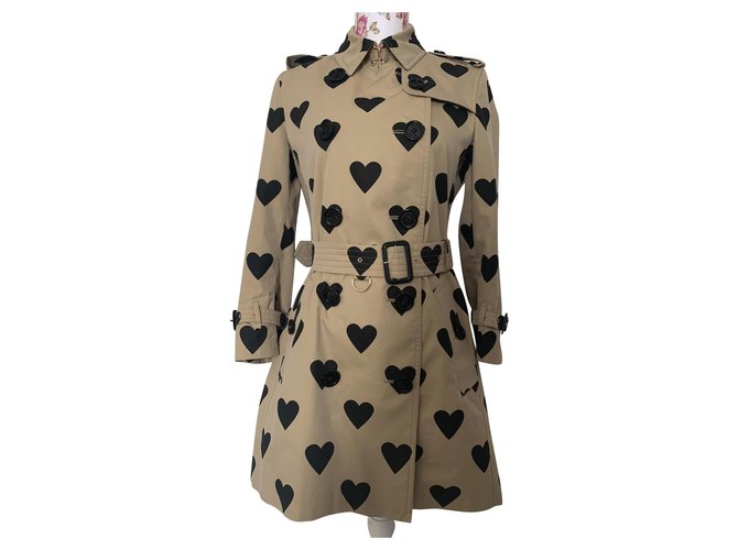 Burberry Kensington heart trench coat Beige Cloth  ref.203419