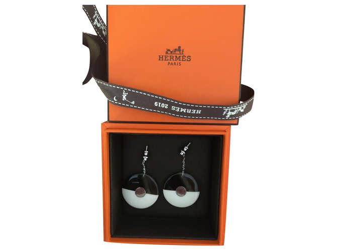Hermès Minimal Earrings White Dark brown Metal  ref.203446