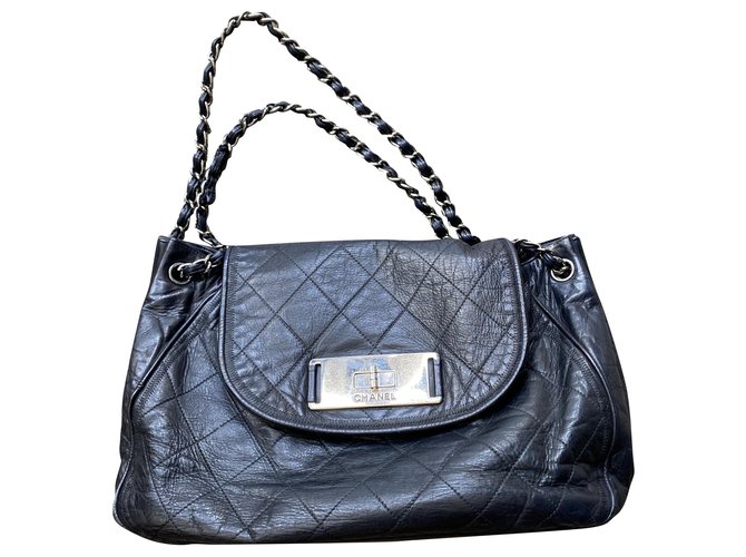 Chanel East west Black Leather  ref.203588