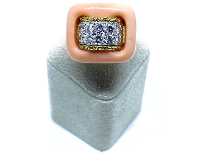 Van Cleef & Arpels Vintage Pink Coral And Diamond Ring Golden  ref.203807