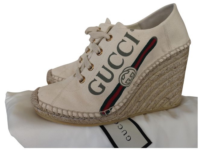 Alpargatas Gucci com cordões Areia  ref.203856
