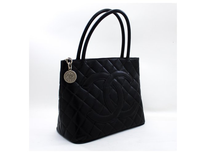 CHANEL Silver Medallion Caviar Shoulder Bag Shopping Tote Black Leather  ref.204101