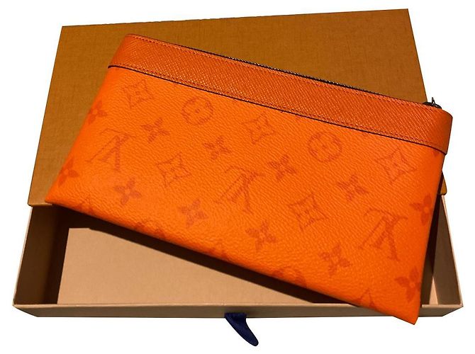 Slender Louis Vuitton Pochette Discovery Laranja de Couro