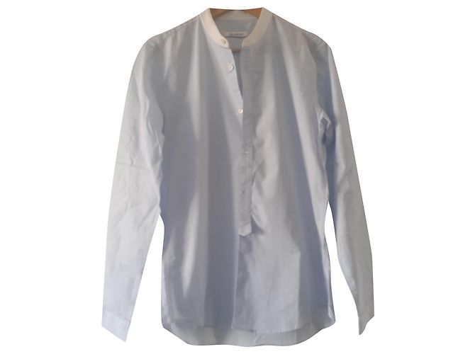 Camisa Sandro de algodón azul claro con cuello blanco
