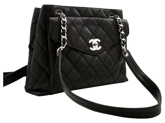 Chanel Handtasche Schwarz Leder  ref.204218