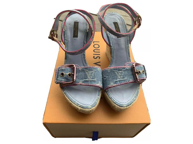 Louis Vuitton Mules compensées Bleu clair