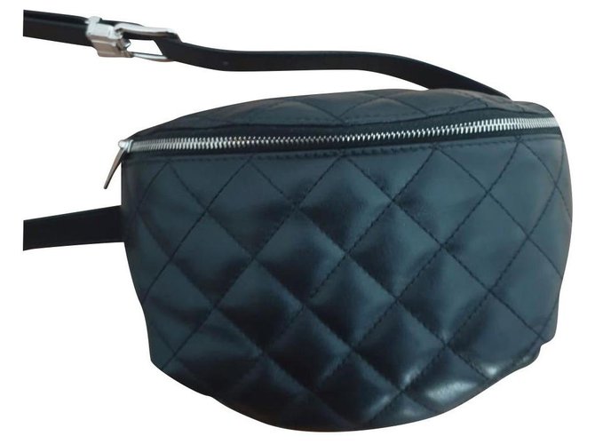 Chanel Clutch-Taschen Schwarz Leder  ref.204292