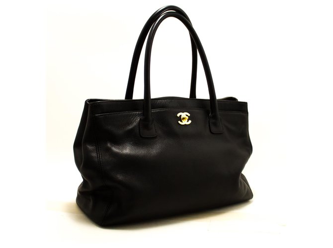 CHANEL Executive Tote Caviar Shoulder Bag Handbag Black Gold Leather  ref.204932