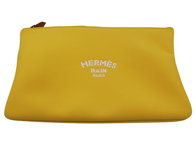 Bolso de playa Hermès Pochette "Bains" Amarillo Poliamida  ref.205188