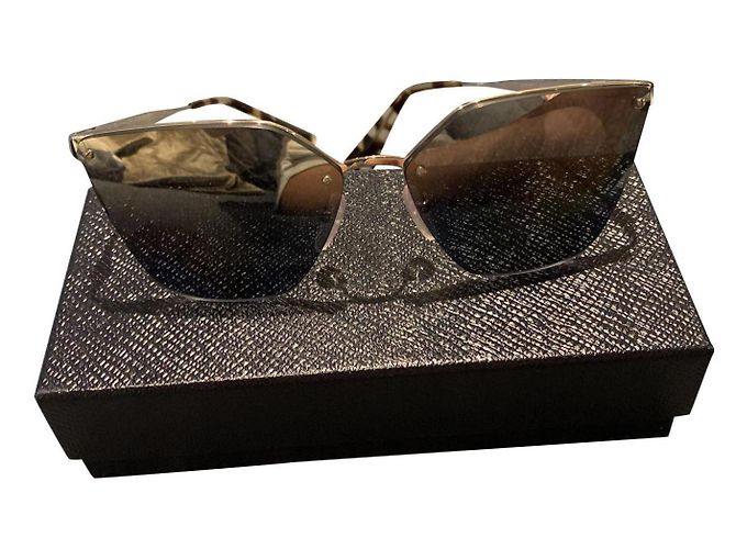 Óculos de sol Prada Cat-eye em metal cinza